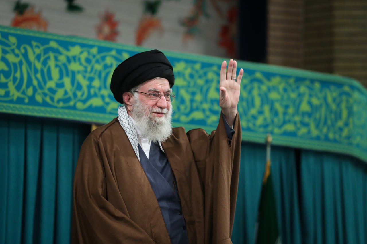 منطق الرأسمالية الغربية الخبيثة يُهينُ المرأة